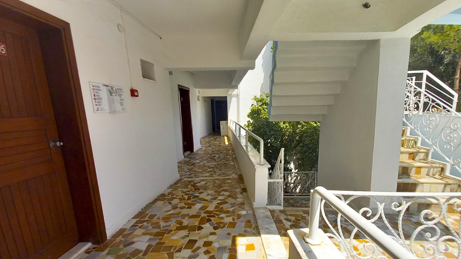 Others 5, Hotel Tropicana, Datça