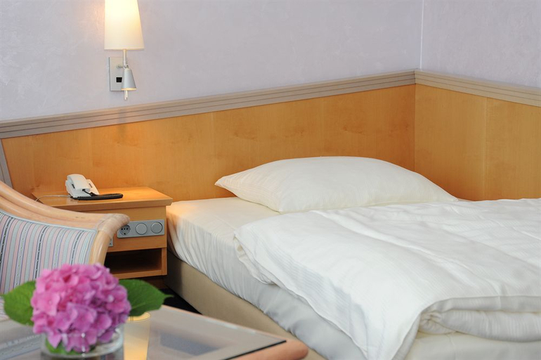 Bedroom 2, Kronenhotel, Stuttgart