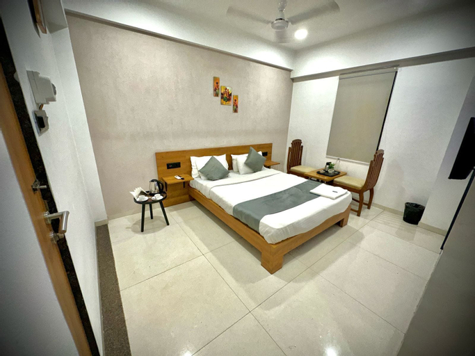 Pearl Retreat Hotel, Surat