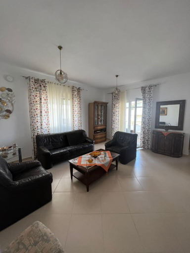 Anushe's apartament, Pogradecit