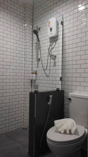 Bathroom 5, P2 by Passion : พีทู รีสอร์ต วังรัก, Muang Nakhon Si Thammarat