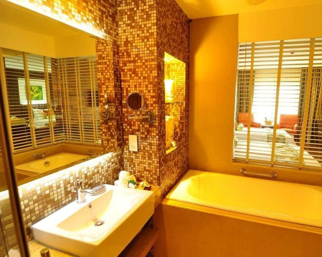 Bathroom 9
