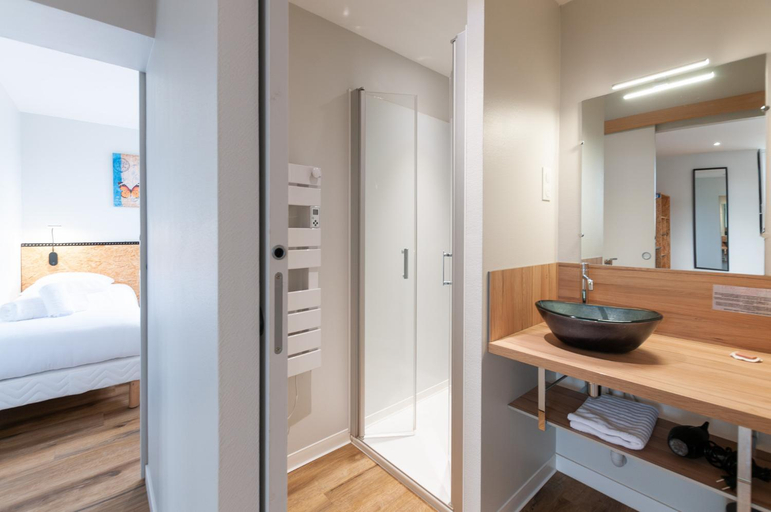 Bathroom 13