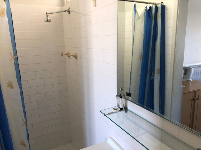 Bathroom 9
