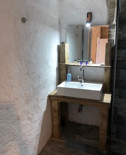 Bathroom 3, Livan Otel Delux, Çeşme