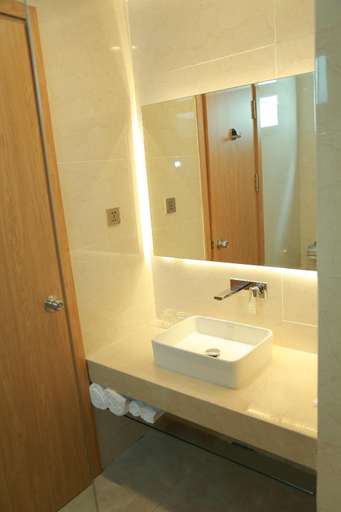 Bathroom 13