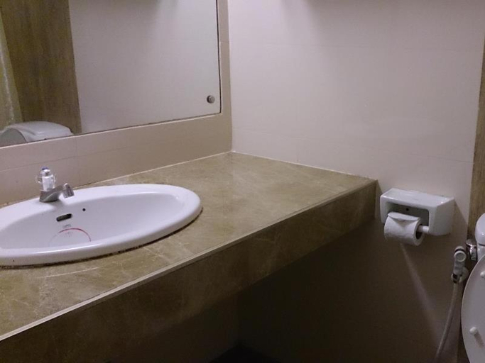 Bathroom, The Blooms Residence, Yannawa