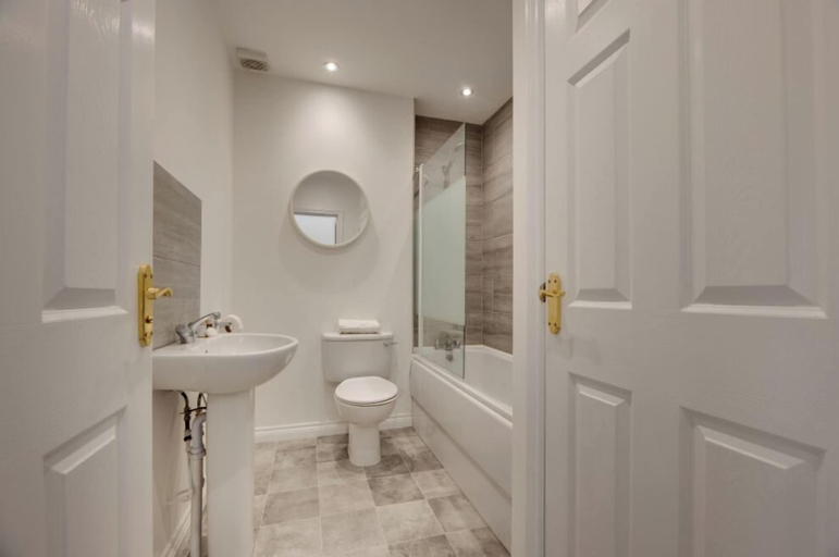 Bathroom 2, Staithes House, Newcastle upon Tyne
