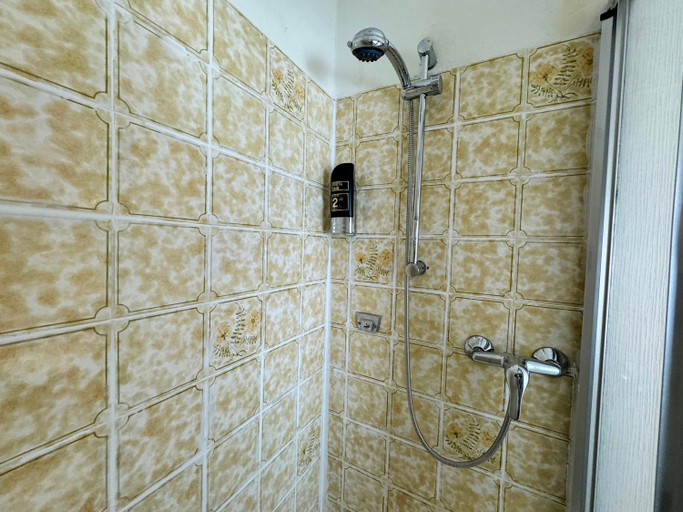 Bathroom 11