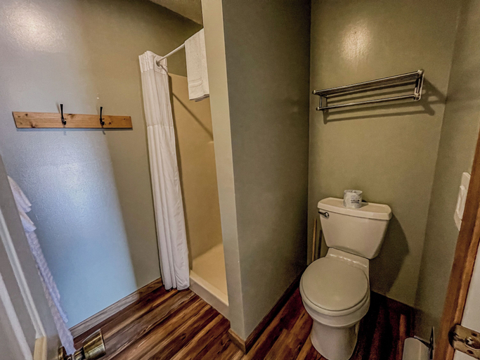 Bathroom 4, Timber Pointe Resort, Russell