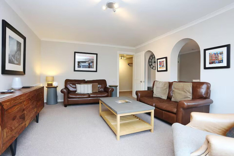 Others 5, Stylish Apt next to Dean Village, Edinburgh