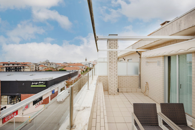 Others 5, Espinho Retreat with Balcony, Espinho