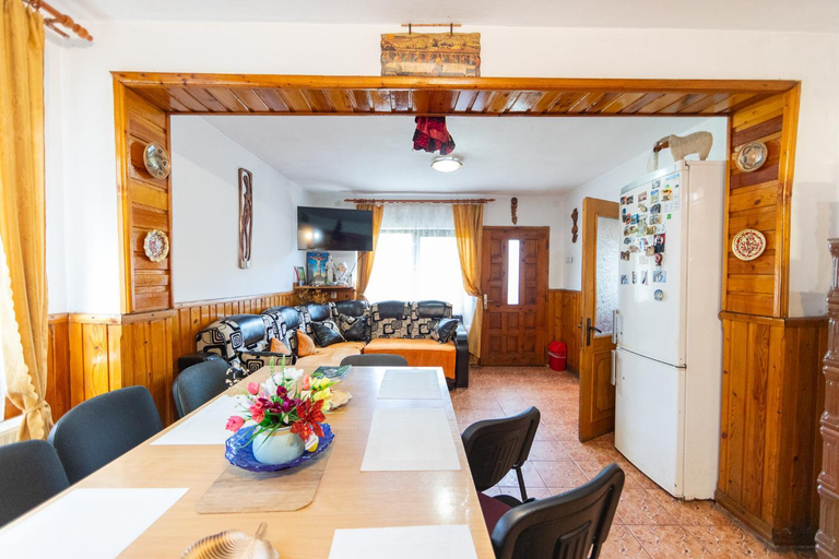 Others 5, Casa Nan, Bran