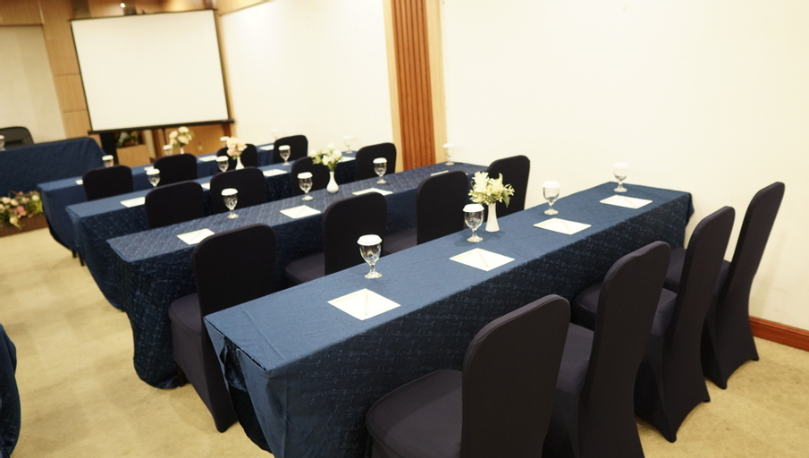 Business Facilities 15