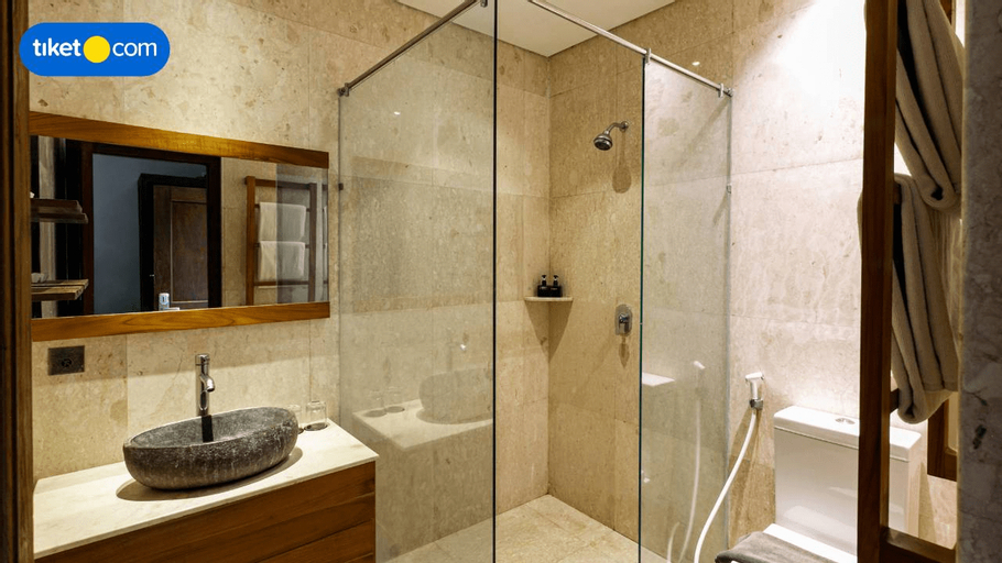 Bathroom 12