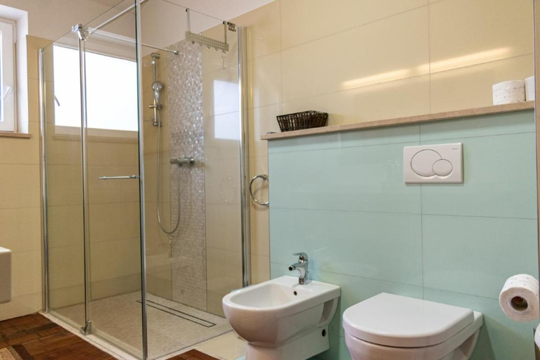 Bathroom 3, House Mia, Ližnjan