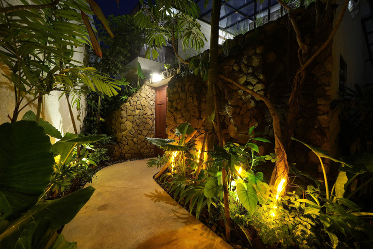 Exterior & Views 6