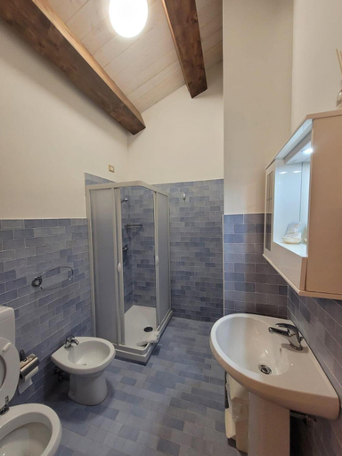 Bathroom 5, Resort Restaurant Villa Berta, Macerata