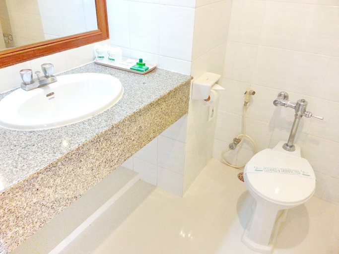 Bathroom 10
