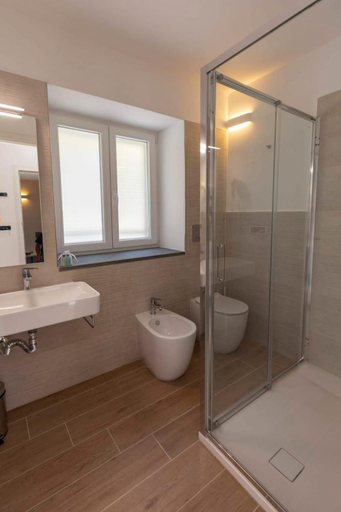 Bathroom 7