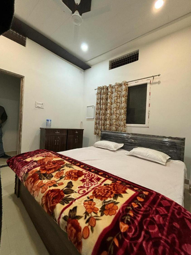 Bedroom 2, Madhuri Guest House, Varanasi