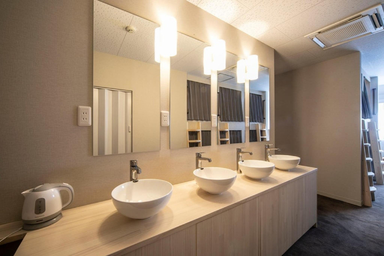 Bathroom 10