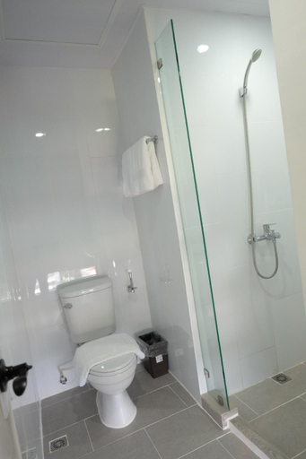 Bathroom 5