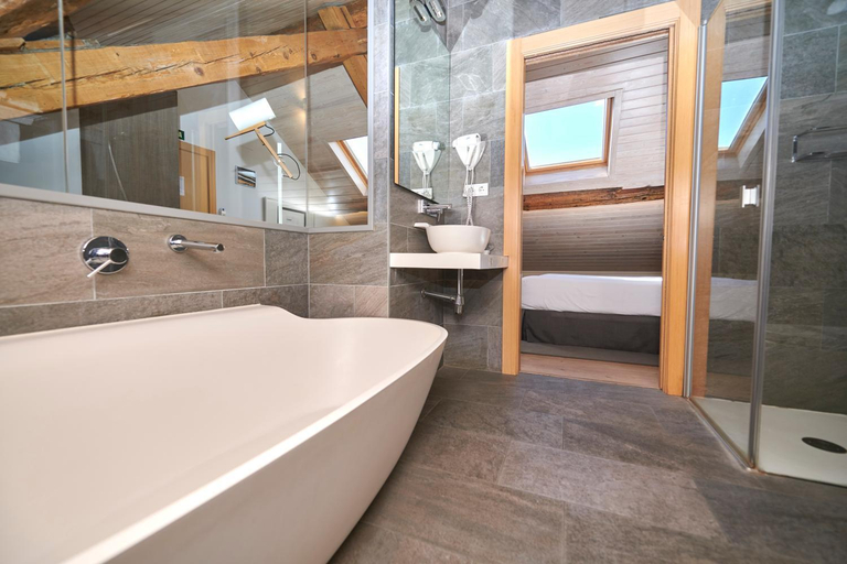 Bathroom 5, Hostal Lola Isaba, Navarra