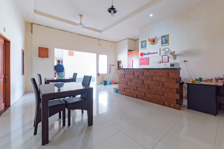 Public Area, RedDoorz near Pasar Pagi 2 by Cassana, Cirebon