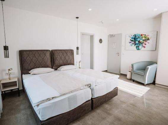 Others 2, Mey Boardinghouse, Bielefeld