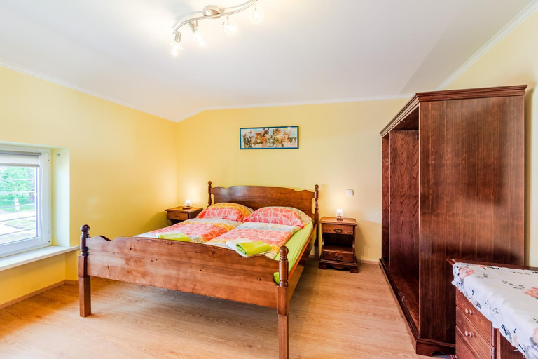Bedroom 2, Apartments Orhideja, Tolmin
