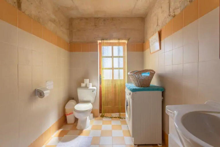 Bathroom 4, Ta' Frenc Farmhouse