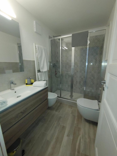 Bathroom 3, Residenza Cavour, Florence