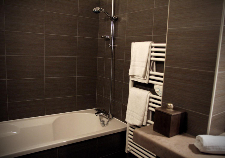 Bathroom 9