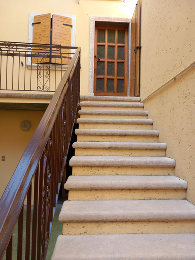 Others 4, Al Porto on budget with parking at 300mt, Verona