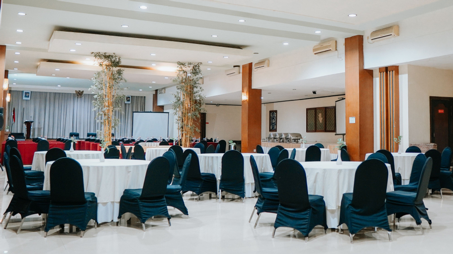 Business Facilities 27