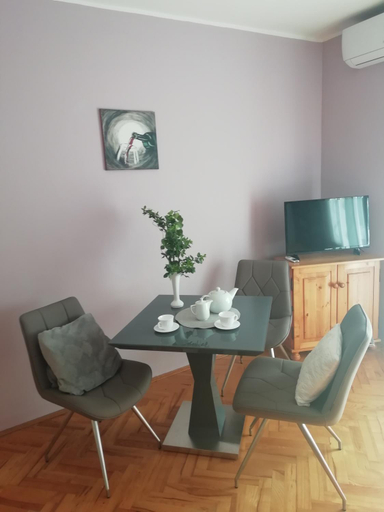 Others 3, Szilvia apartman, Siklósi