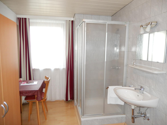 Bathroom 16