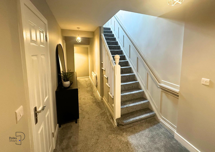 Others 5, Hanley, Stoke - Modern Spacious Apartments by PolkaStays, Stoke-on-Trent