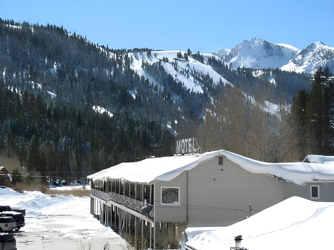 Others 4, Gull Lake Lodge, Mono