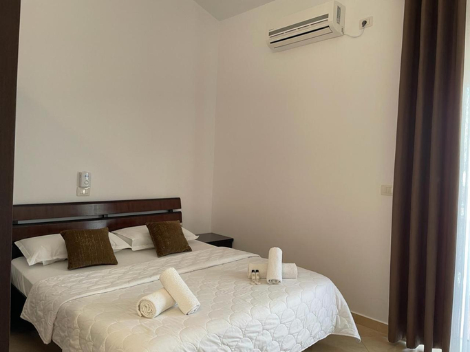 Bedroom 2, Four Seasons Apartments, Sarandës