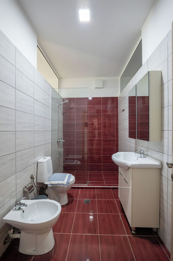 Bathroom 4, Franklin Rooms, Sarandës