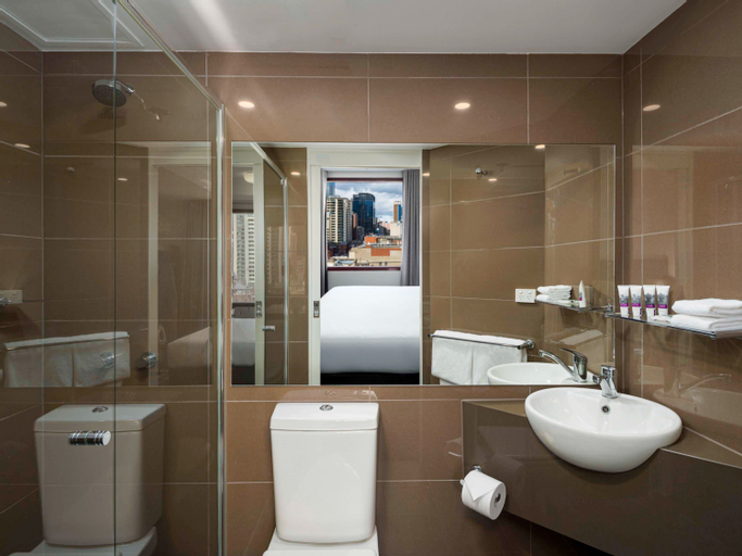 Bathroom 18