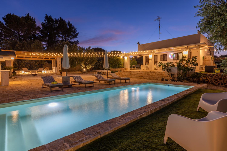 Sport & Beauty 2, Villa 32 Ostuni - Charming House with Pool, Brindisi