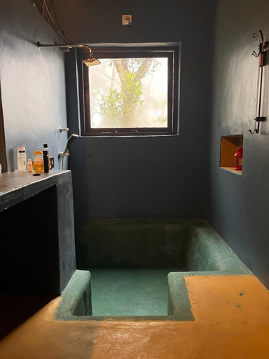 Bathroom 2, KaatiKaadu, Hassan
