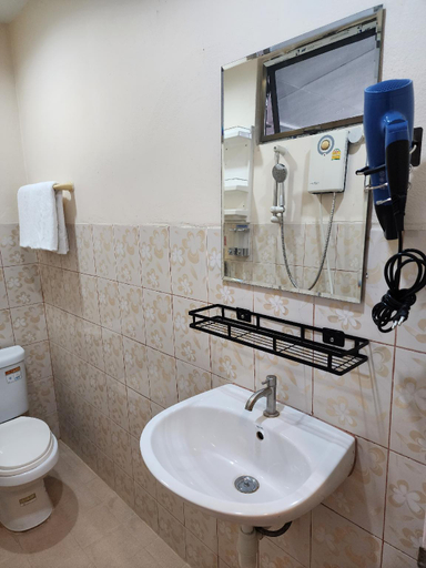 Bathroom 10