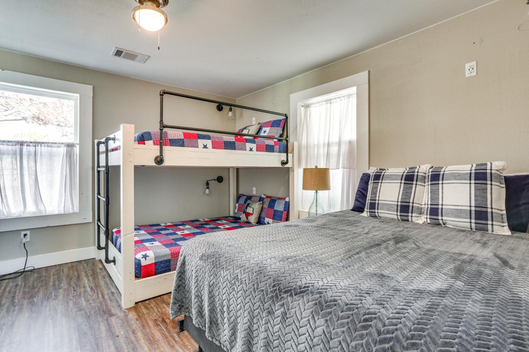 Bedroom 2, Pottsboro Home w/ Patio & Grill ~ 1 Mi to Lake!, Grayson