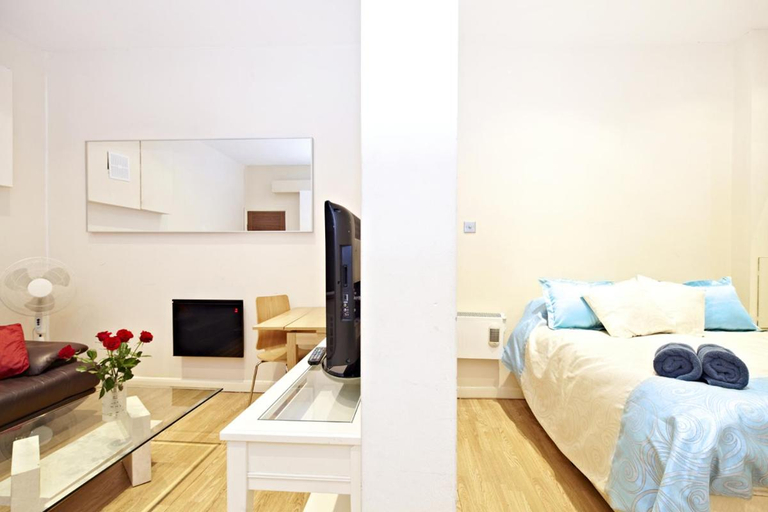 Bedroom 1, London Central Apartments, London