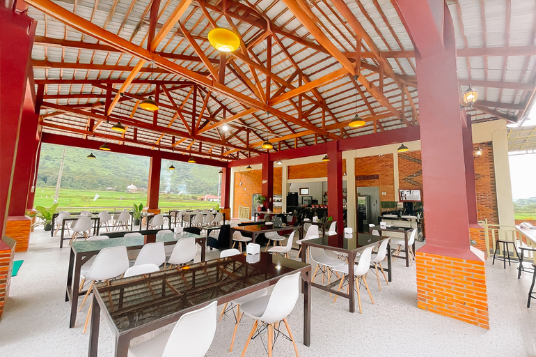 Food & Drinks 4, Simangande View & Resto by Staigo, Samosir