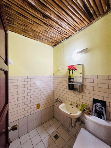 Bathroom 5, Shi Bi Hotel, Yulin